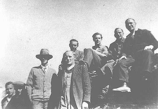 <p>German Jewish refugees at the Chelsea Park training farm established by the Australian Jewish Welfare Society near Sydney. Australia, ca. 1940. [Please contact Beth Hatefutsoth for copies of this photograph.]</p>