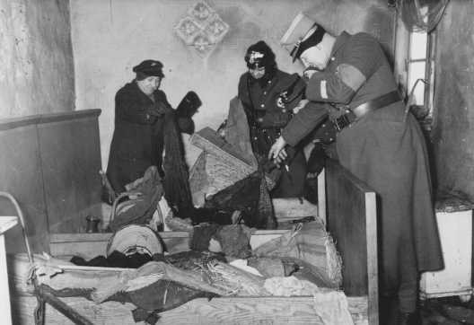 German police raid a vandalized Jewish home in the Lodz ghetto.