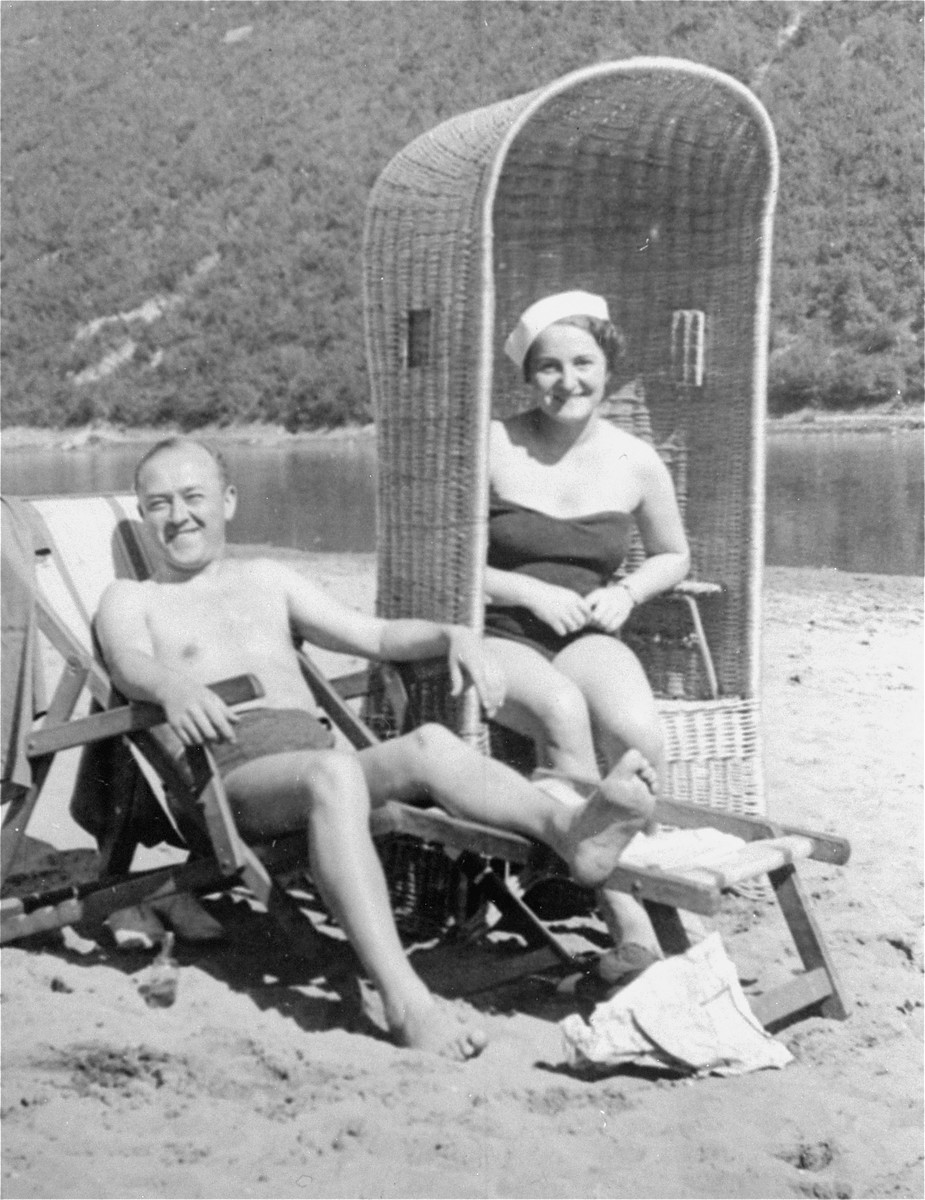 Sophie's parents, Daniel and Laura Schwarzwald, pictured on a beach in Zaleszczyki, Poland, shortly after they were married. [LCID: 01332]