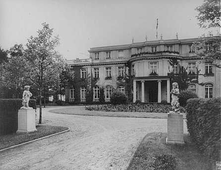 Sede de la Conferencia de Wannsee de enero de 1942, convocada por el jefe de la Oficina Principal de Seguridad del Reich Reinhard ... [LCID: 79810]