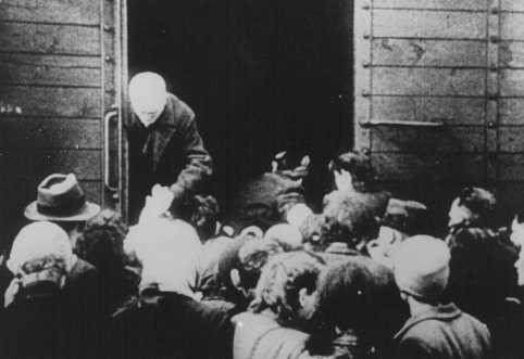 Deportation of Jews from the Westerbork transit camp. [LCID: 5198]