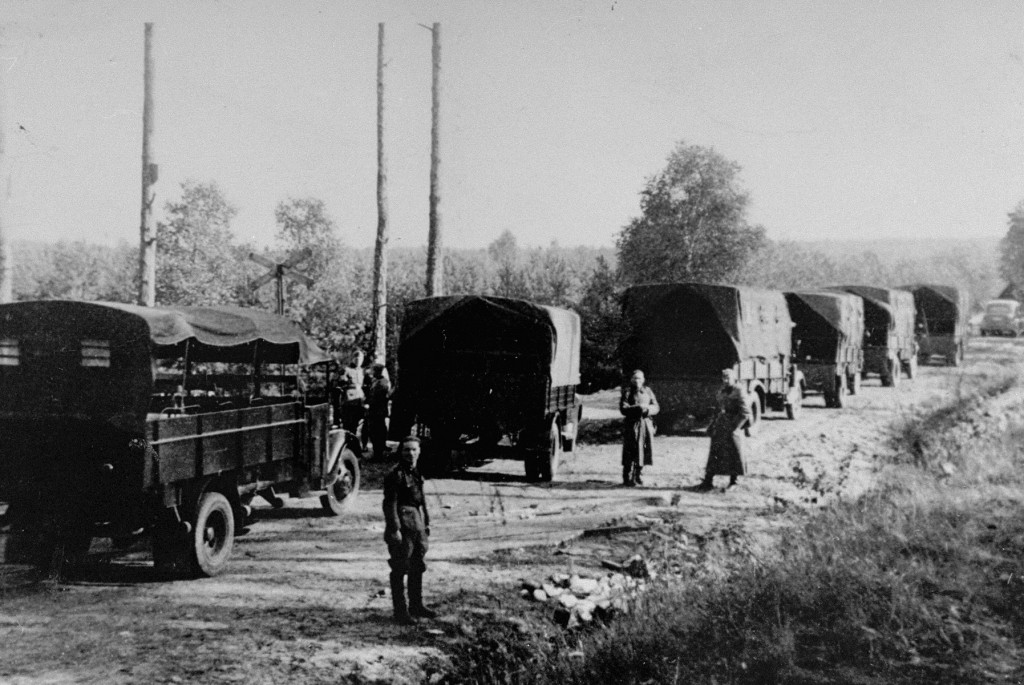 Prisoners being transported from Pawiak prison to be executed by firing squad in the Palmiry forest.