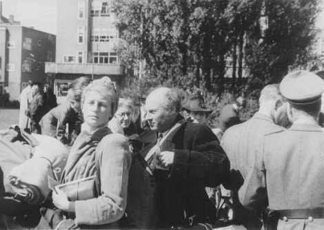 Jews from Amsterdam shortly before their deportation to the Westerbork transit camp. [LCID: 45147]