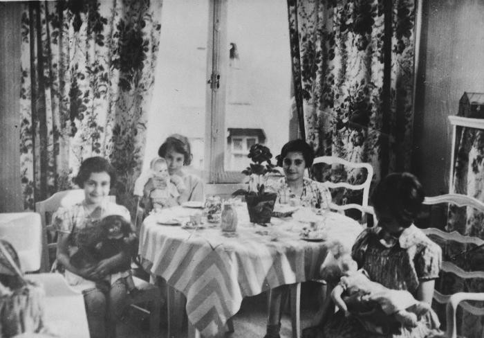 Anne Frank, Ellen Weinberger, Margot Frank and Gabrielle Kahn having a tea party with their dolls at the home of Gabrielle Kahn in Amsterdam, Netherlands, 1934