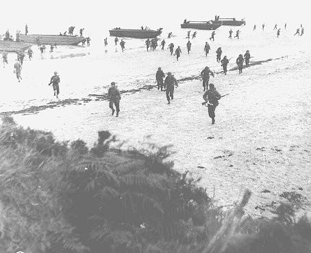 British troops land on the beaches of Normandy on D-Day, the beginning of the Allied invasion of France to establish a second front ... [LCID: 04735]