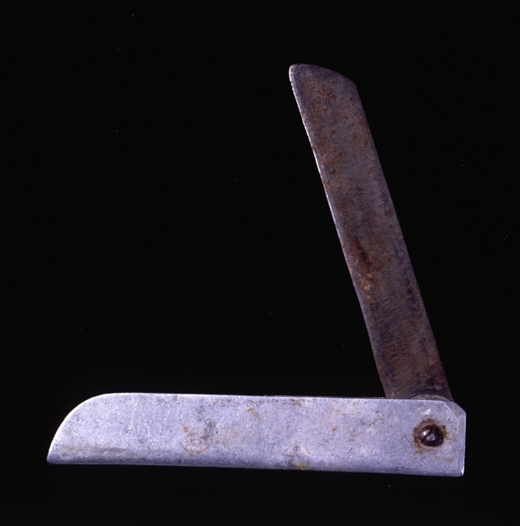 Knife made by Yona Wygocka Dickmann [LCID: 1998n7qc]