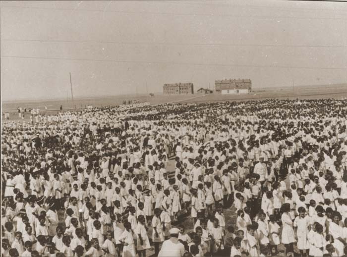 A group of 1,500 Armenian children at a refugee camp of the Near East Relief organization in Alexandroupolis. [LCID: 34264]