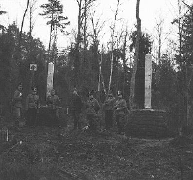  German and Soviet soldiers stand at the border of Germany, Russia, and Lithuania after the invasion of Poland. [LCID: 09864]