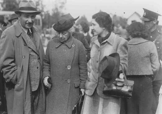 Eliahu Dobkin of the Jewish Agency (left) and Henrietta Szold, founder of the Hadassah Women's Zionist Organization (second from left), await the arrival of the "Tehran Children."