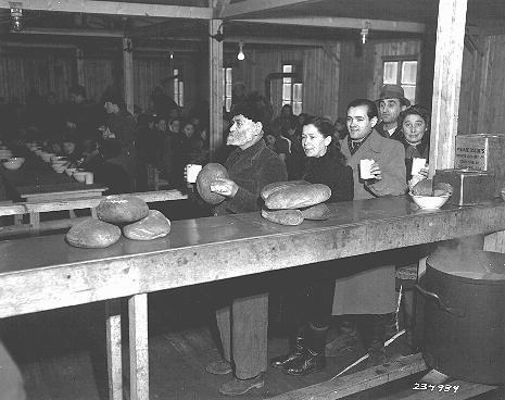 Jewish displaced persons receive food at the United Nations Relief and Rehabilitation Administration (UNRRA) Bindermichl displaced ... [LCID: 40331]