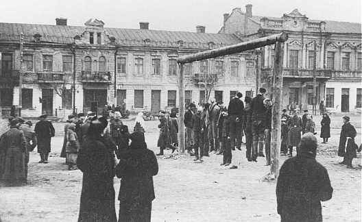 Polish partisans are hanged by the Nazis. Rovno, Poland, 1942. [LCID: 34125]