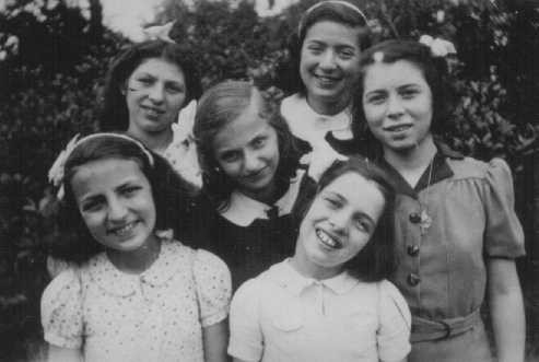 Six Jewish girls hidden from the Nazis at the Dominican Convent of Lubbeek near Hasselt. [LCID: 78027]