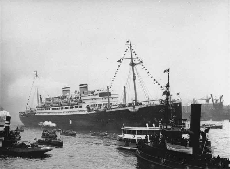 The "St. Louis," carrying more than 900 Jewish refugees, waits in the port of Hamburg.