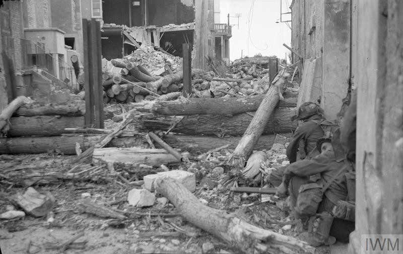 <p>Canadian troops of the 'B' Company, North Shore (New Brunswick) Regiment take cover on June 6, 1944, or <a href="/narrative/2899">D-Day</a>.</p>