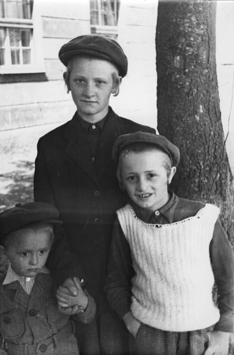 Three Jewish children in the Feldafing displaced persons camp. [LCID: 80976]