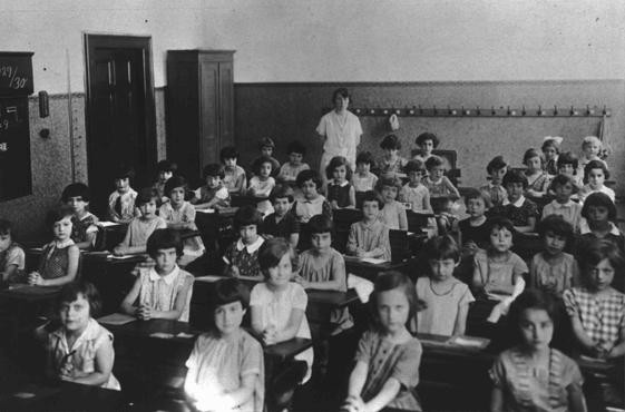 <p>A first-grade class at a Jewish school. Cologne, Germany, 1929-1930.</p>