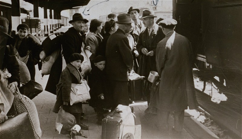 Deportation of Jews from Hanau, near Frankfurt am Main, to the Theresienstadt ghetto. [LCID: 77905]