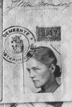 Identity photo of Dirke Otten, who gave her identity card to a Jew in order to save her. [LCID: 90941]