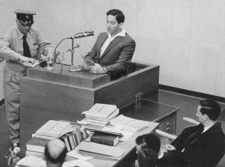 Abraham Lewenson testifying at the trial of Adolf Eichmann. [LCID: 65285]