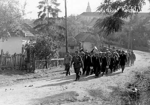 A column of Jewish forced laborers. Sarospatok, Hungary, 1941. [LCID: 12378a]