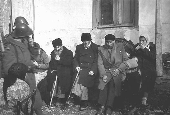 <p>Jews of the Kishinev ghetto assembled for deportation to Transnistria. Kishinev, Bessarabia, Romania, October 28, 1941.</p>