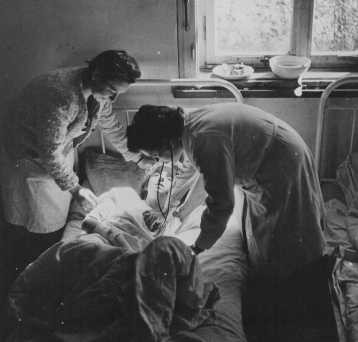 Soon after liberation, a camp survivor receives medical care. [LCID: 46362]