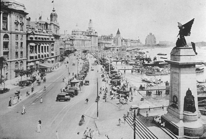 Shanghai's famous harbor-side roadway, the Bund, in the 1930s. [LCID: 38028a]