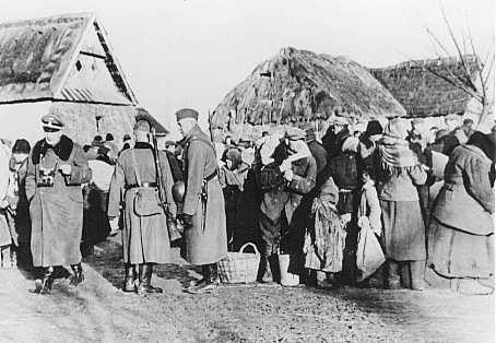 German soldiers expel Polish inhabitants from the Zamosc area.
