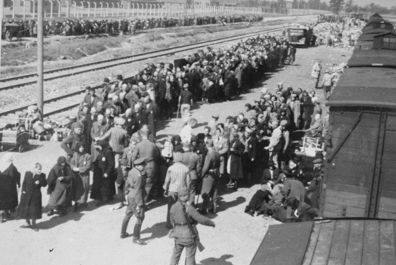 Selection of Hungarian Jews at the Auschwitz-Birkenau killing center. [LCID: 77234]