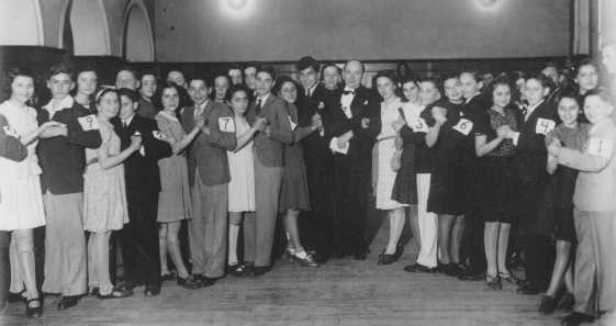 Lessons in dancing and etiquette were given in the Shanghai Jewish Youth Association (SJYA), a school for Jewish refugee children who escaped to Shanghai.
