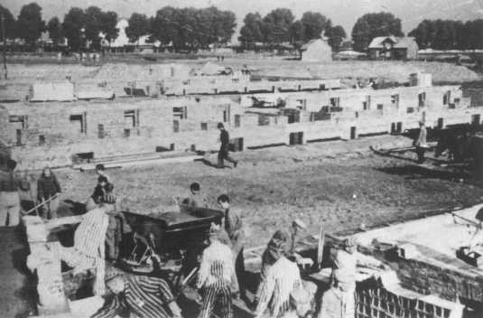 Prisoners at forced labor building an extension to the camp. [LCID: 85016]