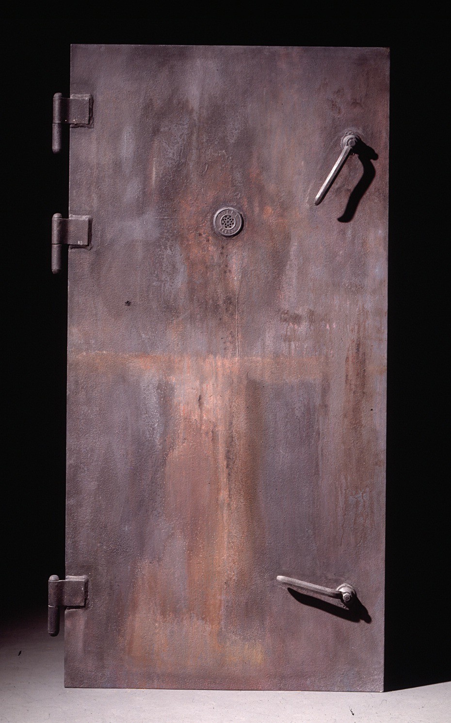 Casting of Majdanek gas chamber door [LCID: 199824np]