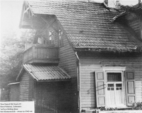 Located on Ulica Stara (Old Street), outside the Vilna ghetto, this building was used as a safe house by the ghetto resistance.