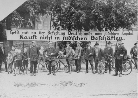Sign used during the anti-Jewish boycott: "Help liberate Germany from Jewish capital. [LCID: 66527]