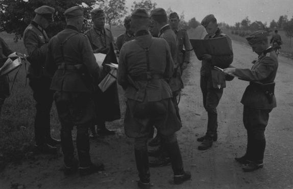 German officers review their orders during the invasion of the Soviet Union in 1941. [LCID: 15583]