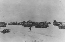 Unidades de una división blindada alemana en el frente oriental en febrero de 1944. Las fuerzas soviéticas, mayormente a la ofensiva desde la batalla de Stalingrado, empujaron a las tropas alemanas a la frontera de Prusia oriental a fines de 1944. Unión Soviética, febrero de 1944.