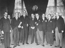 Délégués à la Conférence d’Evian, où le sort des réfugiés juifs de l’Allemagne nazie fut discuté. Le délégué américain Myron Taylor est le troisième à partir de la gauche. France, juillet 1938.