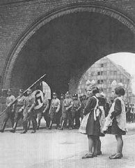 Membres des SA (Sturmabteilung, section d’assaut) entrant dans Dantzig en 1939.