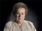 Barbara, Romanya’nın Kuzey Transilvanya bölgesinde bulunan Arad vilayetinde doğdu. Macar ordusunun 1940 yılında bölgeyi işgaline kadar okula gitti ve işgalden sonra okula devam etmesine izin verilmedi. Almanların 1944 yılında Macaristan’ı işgalinden sonra Yahudilere karşı ayrımcılık şiddetlendi. Barbara ve ailesi, zorla Oradea gettosuna gönderildi. Auschwitz’e sürülene kadar getto hastanesinde çalıştı. Auschwitz’de fazladan yiyecek almak için mutfaklarda çalıştı. Başka bir kampa sürüldü ve daha sonra ölüm yürüyüşüne zorlandı. Savaşın sonuna doğru Kızıl Haç, Barbara’yı kurtardı. II. Dünya Savaşı’nın ardından Arad’a geri döndü ve biyokimyacı olarak çalıştı.