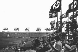 Multitudes en el mitin del Partido Nazi en Nuremberg. Nuremberg, Alemania, 1935.
