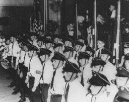 Une cérémonie du “German-American Bund“, un parti américain pro-nazi. Kenosha, Wisconsin, Etats-Unis, 16 octobre 1937.