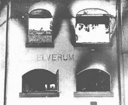 Ce bâtiment dans la ville d’Elverum, près d’Oslo, fut endommagé au cours d’un raid de bombardement à la suite de l’invasion allemande de la Norvège. Elverum, Norvège, 3 mai 1940.