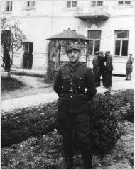 Ben Kamm in uniform after the war.
Ben escaped from the Warsaw ghetto and joined partisan units to resist the Nazis.  At the end of the war he discovered he was the sole survivor of his entire family.  