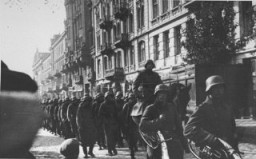Tropas alemãs marcham vitoriosas em Paris.  França.  Junho de 1940.