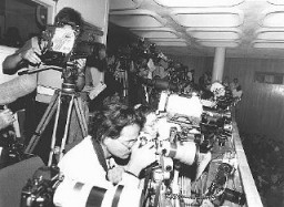 Representantes dos meios de comunicação durante o julgamento de John Demjanjuk.   Jerusalem, Israel.  18 de março de 1987.