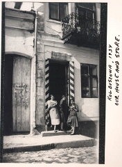 Norman's sisters Malcia, Matla, and Rachel eat bagels in the doorway of their mother's store. The red and white stripes on the door frames indicate that the store carried cigarettes, matches, and sugar, consumer goods regulated by a state monopoly. Kolbuszowa, Poland, 1934.
With the end of World War II and collapse of the Nazi regime, survivors of the Holocaust faced the daunting task of rebuilding their lives. With little in the way of financial resources and few, if any, surviving family members, most eventually emigrated from Europe to start their lives again. Between 1945 and 1952, more than 80,000 Holocaust survivors immigrated to the United States. Norman was one of them. 