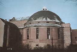 Synagogue de la rue Prinzregenten, détruite par le feu au cours du pogrom de la Nuit de cristal (Kristallnacht). Berlin, Allemagne, 9-10 novembre 1938.