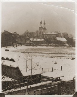View of Zbaszyn, the site of a refugee camp for Jews of Polish nationality who were expelled from Germany.  The Jewish refugees, hungry and cold, were stranded on the border, denied admission into Poland after their expulsion from Germany. Photograph taken between October 28, 1938, and August 1939. 
Warsaw-based historian, political activist, and social welfare worker Emanuel Ringelblum spent five weeks in Zbaszyn, organizing assistance for the refugees trapped on the border.