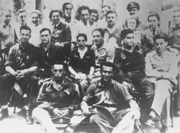 Group of Jewish parachutists under British command including Haviva Reik (center), who was sent into Slovakia. Palestine, wartime.