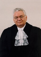 Judge Thomas Buergenthal, formal portrait for the International Court of Justice in the Hague. ca. 2003.